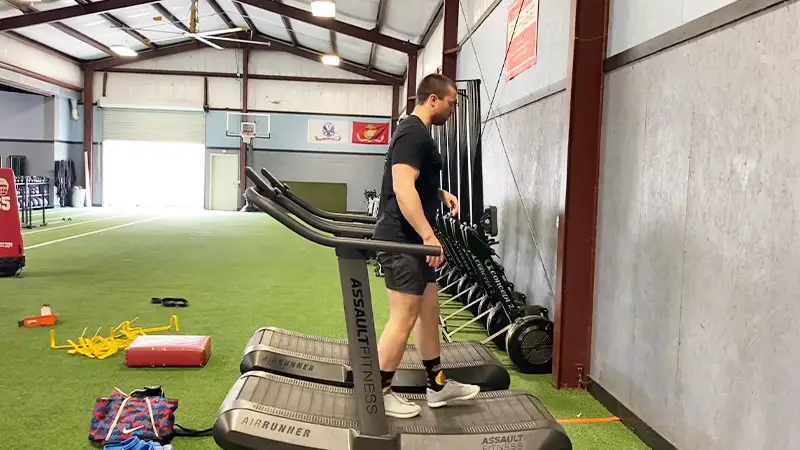 Walk-Backwards-On-Treadmill