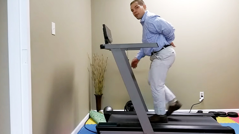 Walk-On-Treadmill-With-Sciatica-Pain