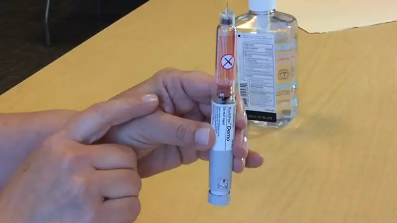 get air bubbles out of an insulin pen